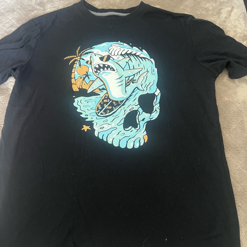 Boys Old Navy graphic tee with skull and shark